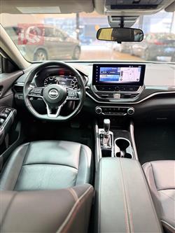 نيسان ألتيما